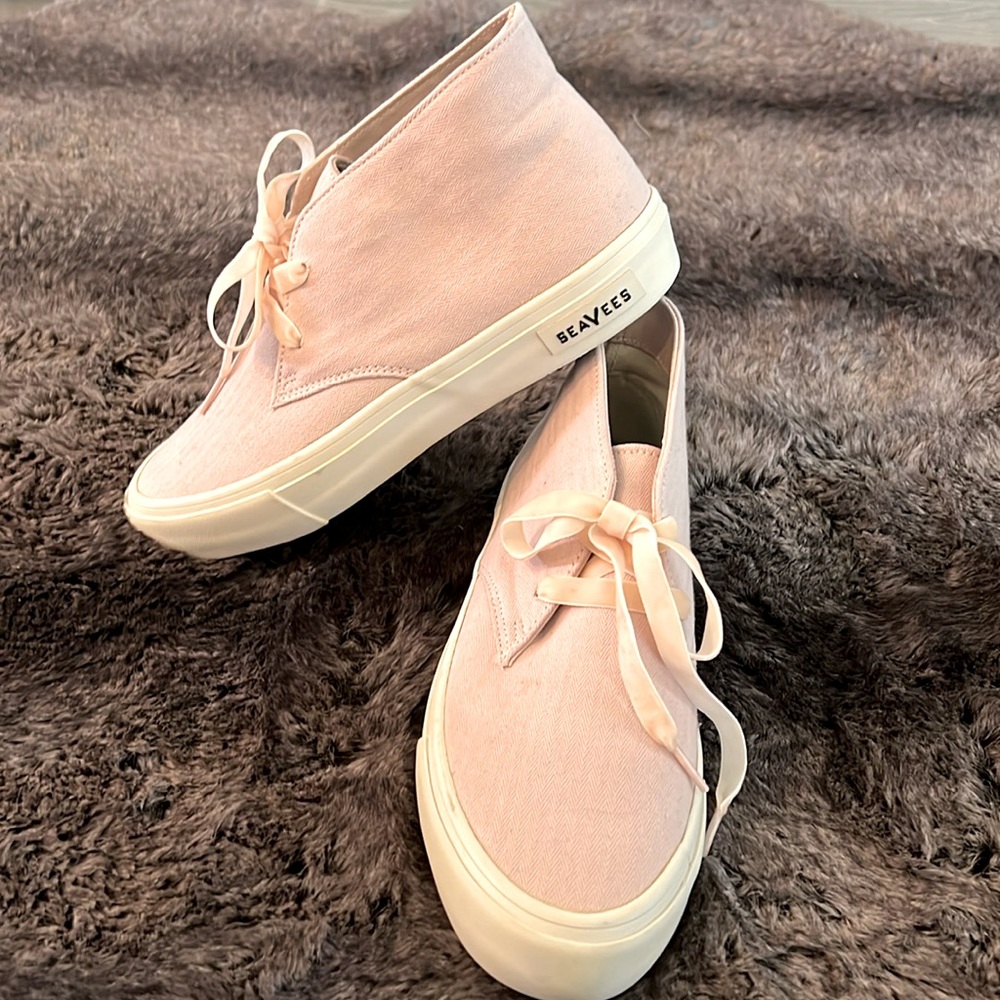 SeaVees Light Pink Velvet Laces, Maslon Desert Boot Size 8